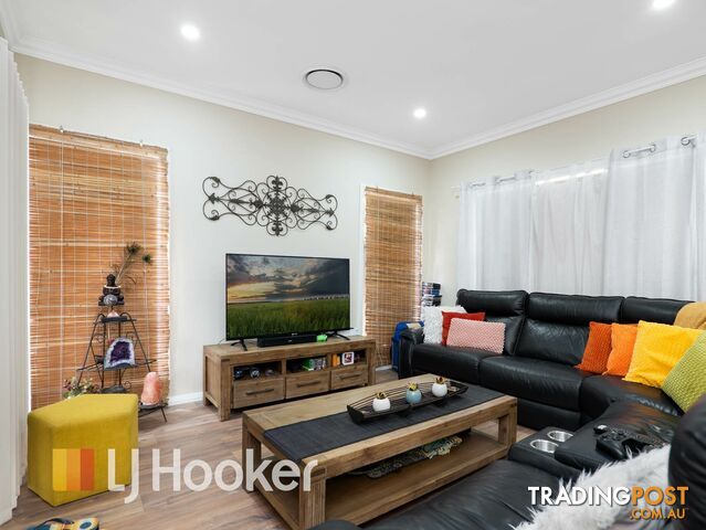 42 McGann Drive NORTH ROTHBURY NSW 2335 - photo 4 of 15