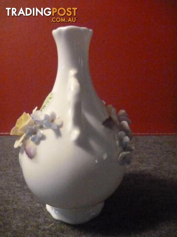 Coalport Small Double Handled Vase with porcelain flowers. - photo 2 of 9