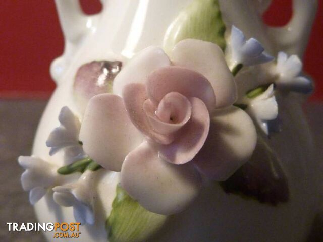 Coalport Small Double Handled Vase with porcelain flowers. - photo 5 of 9