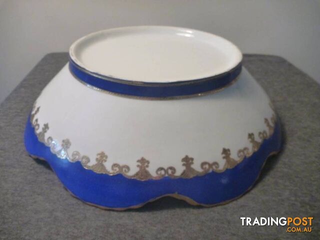 Large Blue and White Fruit Bowl with Gold Decoration - photo 5 of 8