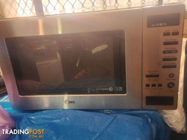 Brand new Lg microwave new been used in excellent condition