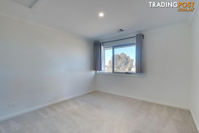 2/121 Anthony Rolfe Avenue GUNGAHLIN ACT 2912