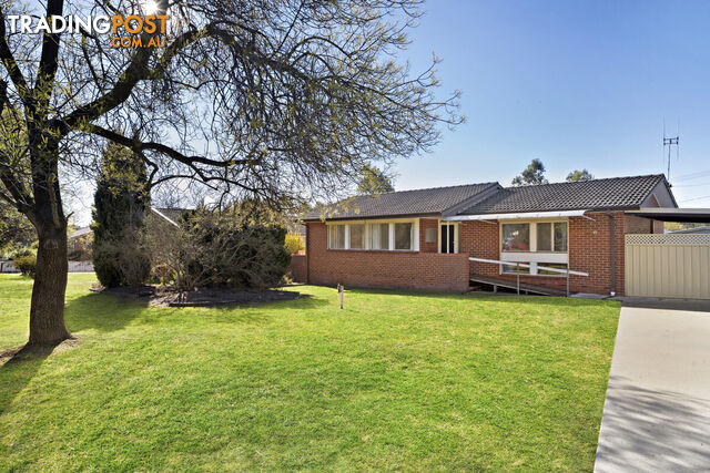 28 Lindrum Crescent HOLT ACT 2615