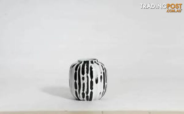 Handpainted-Black And White Vase With Vertical Pattren