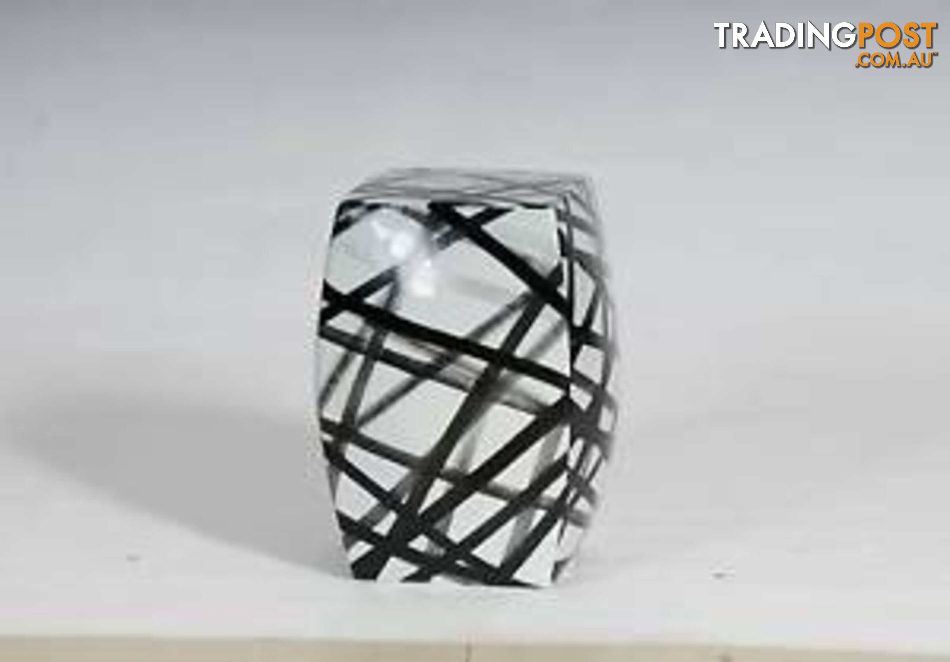 Size: D33 H42 Cm

Weight: 9.3 Kg

Condition: New.

Metrical: Ceramic

Colour code: Black and White, Graphic Black Strips Hand Painted


for more detail https://www.trojanhomeware.com.au/