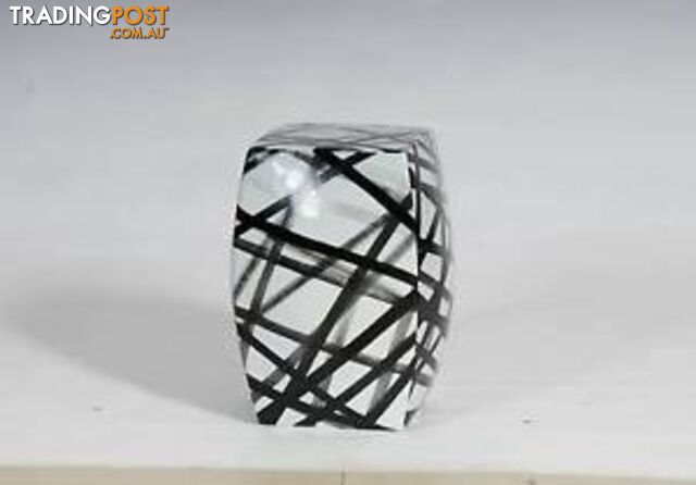 Size: D33 H42 Cm

Weight: 9.3 Kg

Condition: New.

Metrical: Ceramic

Colour code: Black and White, Graphic Black Strips Hand Painted


for more detail https://www.trojanhomeware.com.au/