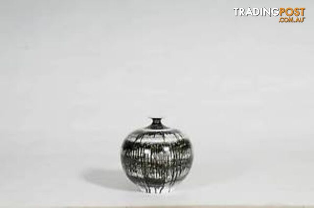 Handpainted-Black And White Vase, Drip Painting