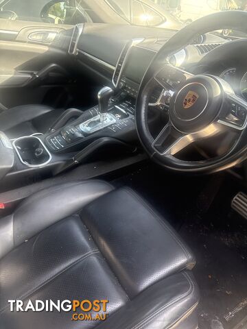 2017 Porsche Cayenne Sports platinum e-hybrid Hybrid turbo SUV Automatic - photo 3 of 3