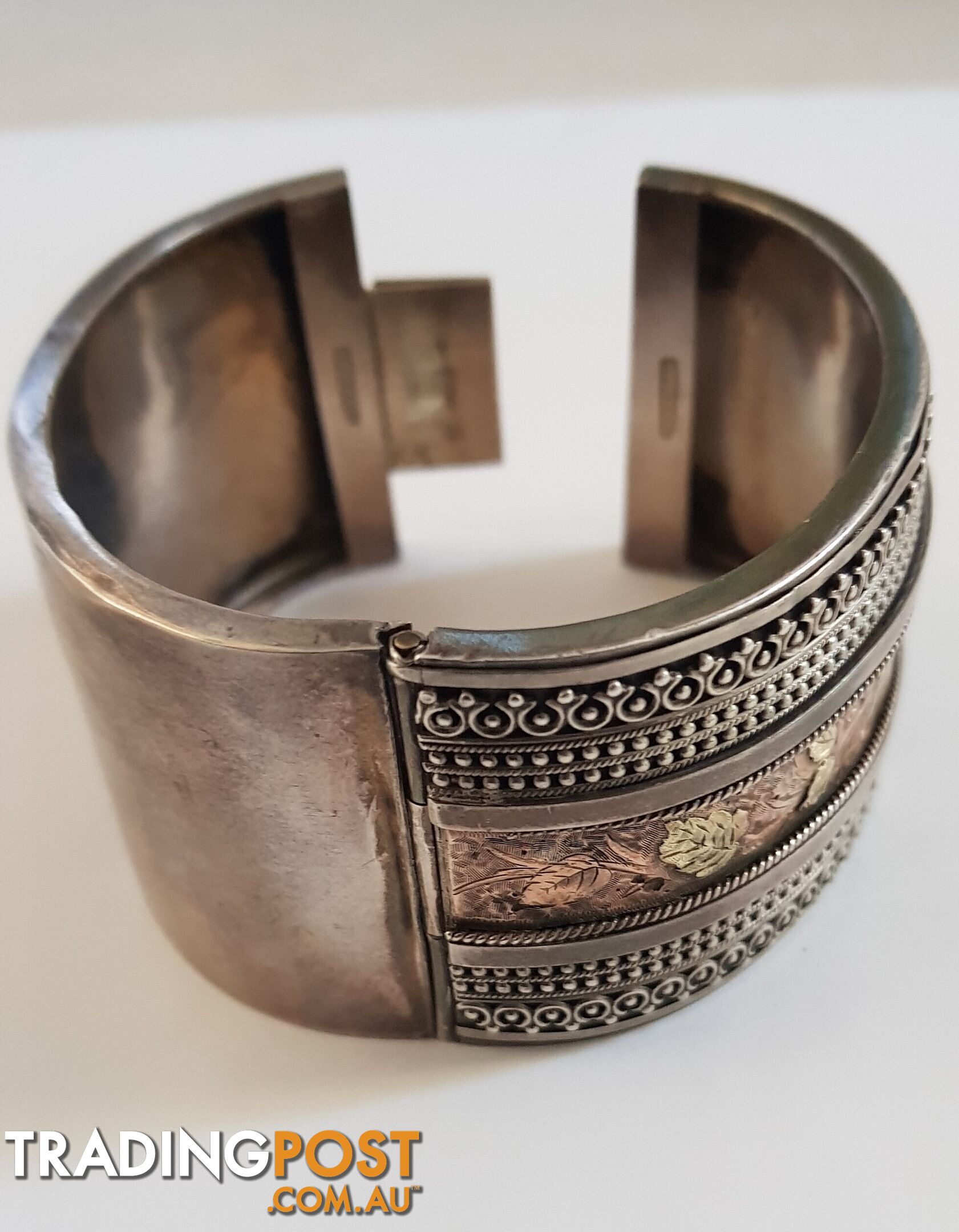 Antique (Victorian) Womens Bangle