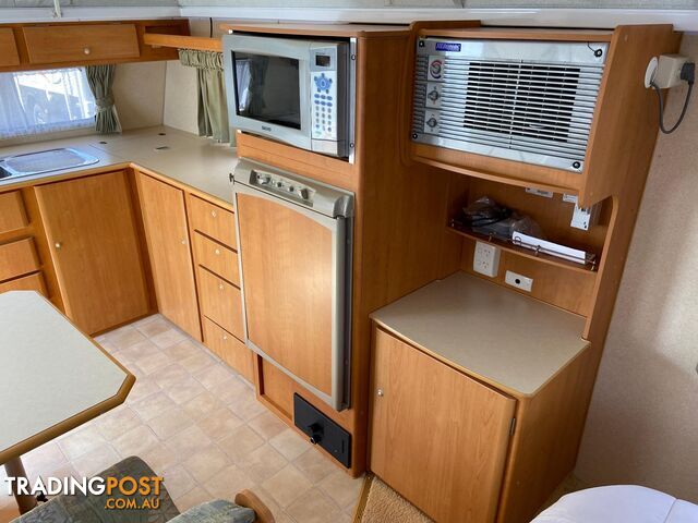 VY-ITEM PB-4 COL-LG-6 COL-XL-4 2DF45244F09369E16EA3F9117CA45157 PARAMOUNT INTREPID AUTOMATIC CARAVAN 2013 4-SEATS - photo 2 of 6