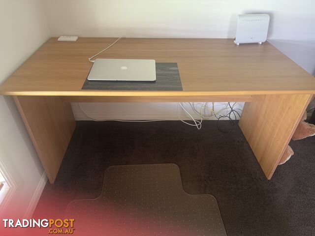 DESK 1500 X 740X740