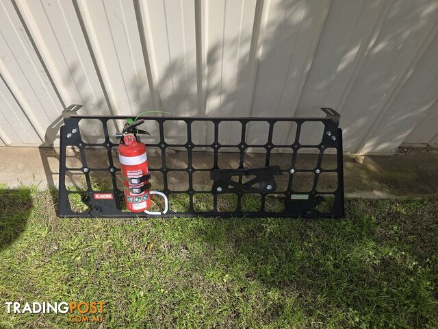 Kaon cargo barrier and shelf