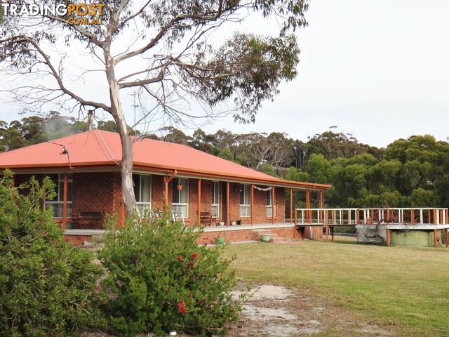 10 Cray Court BINALONG BAY TAS 7216