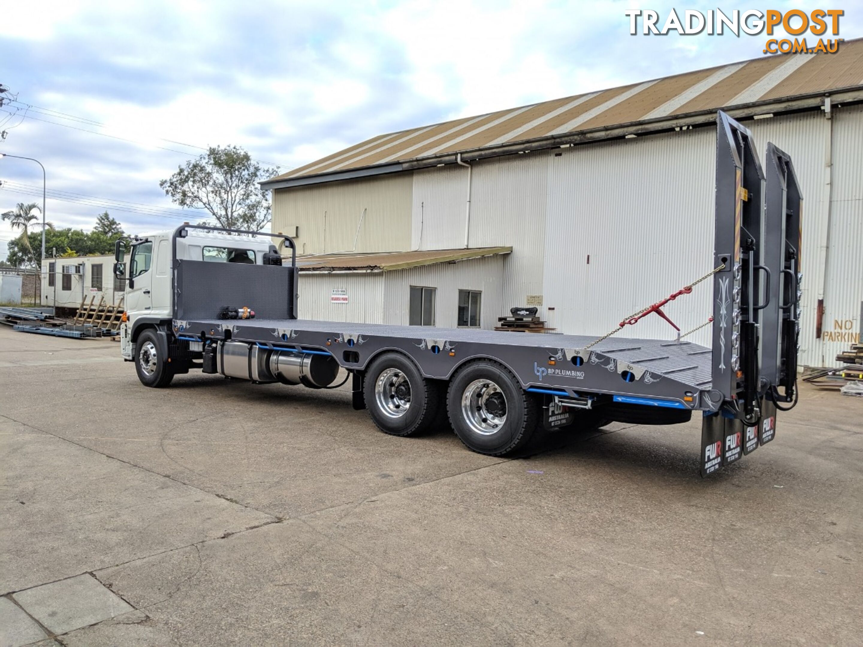 NEW 2024 FWR Beavertail Tray with Hydraulic Ramps