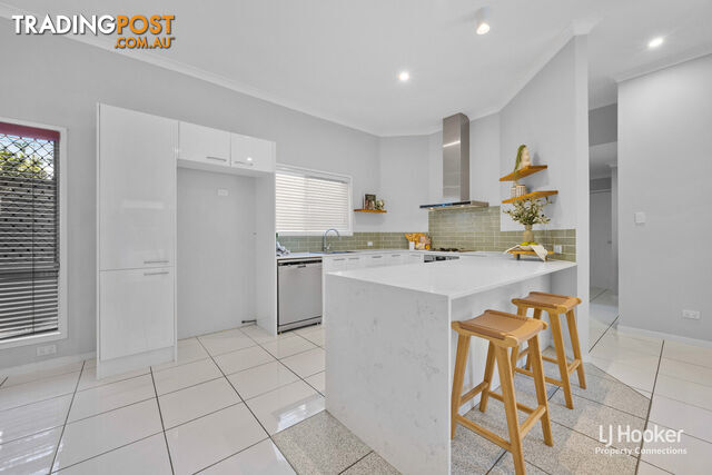 20 Melia Court EATONS HILL QLD 4037 - photo 5 of 25