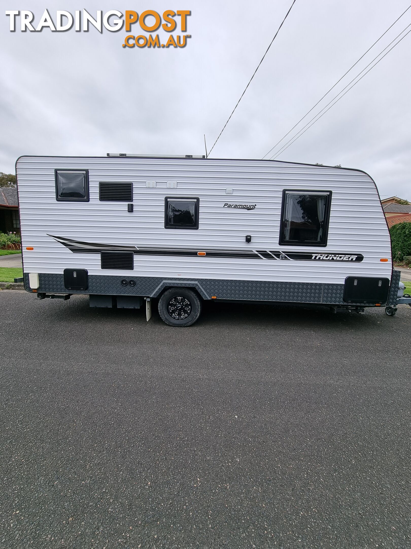 Paramount Thunder 2020 full size 18ft van