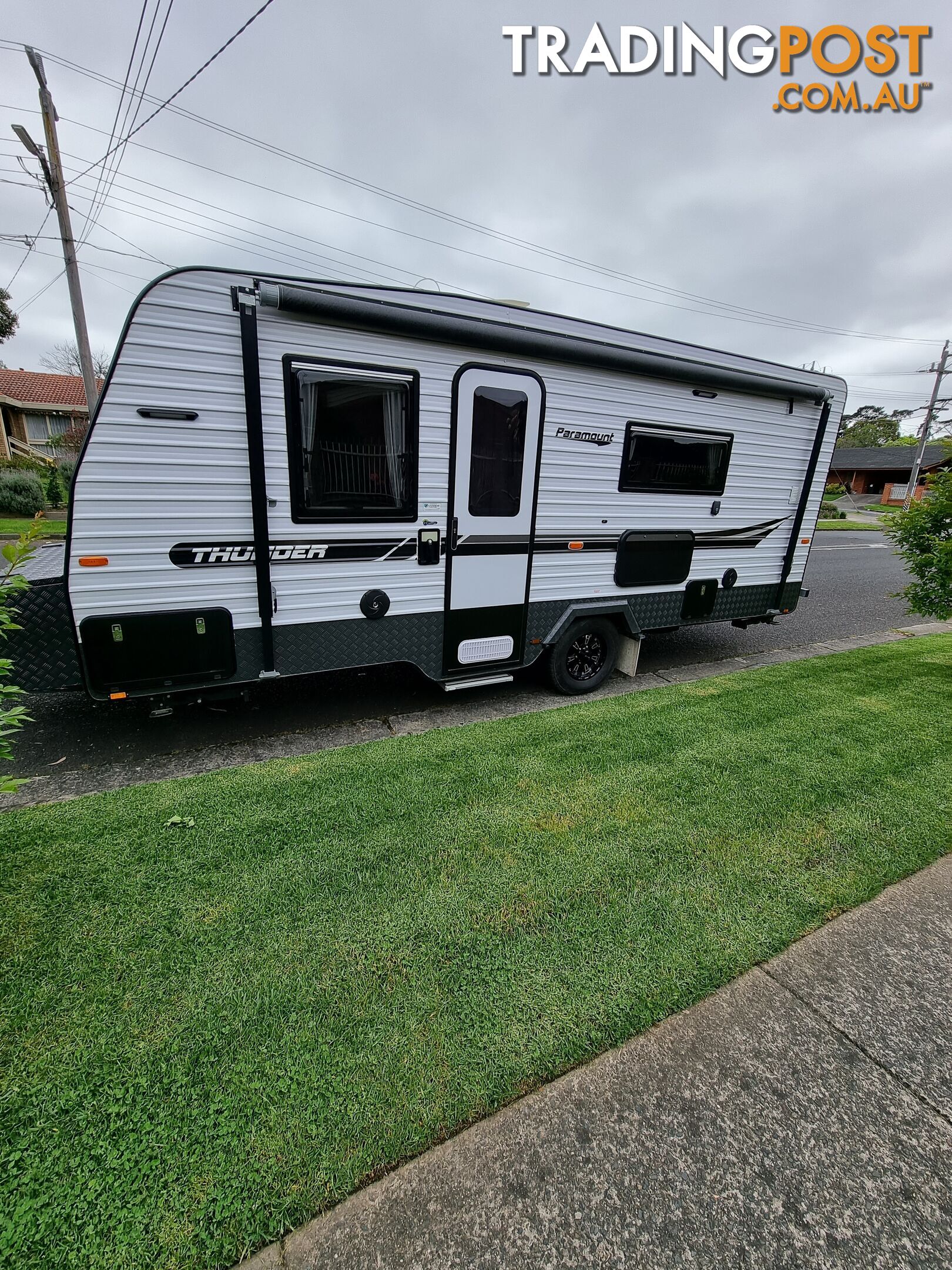 Paramount Thunder 2020 full size 18ft van