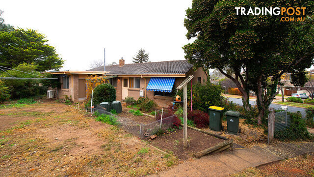 10 Bennelong Crescent MACQUARIE ACT 2614 - photo 5 of 8