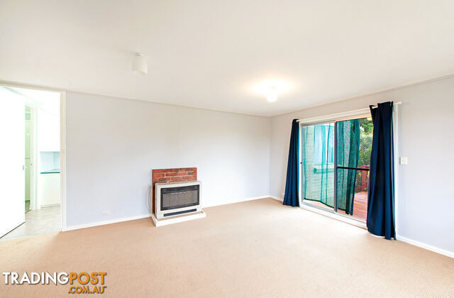 10 Bennelong Crescent MACQUARIE ACT 2614 - photo 4 of 8