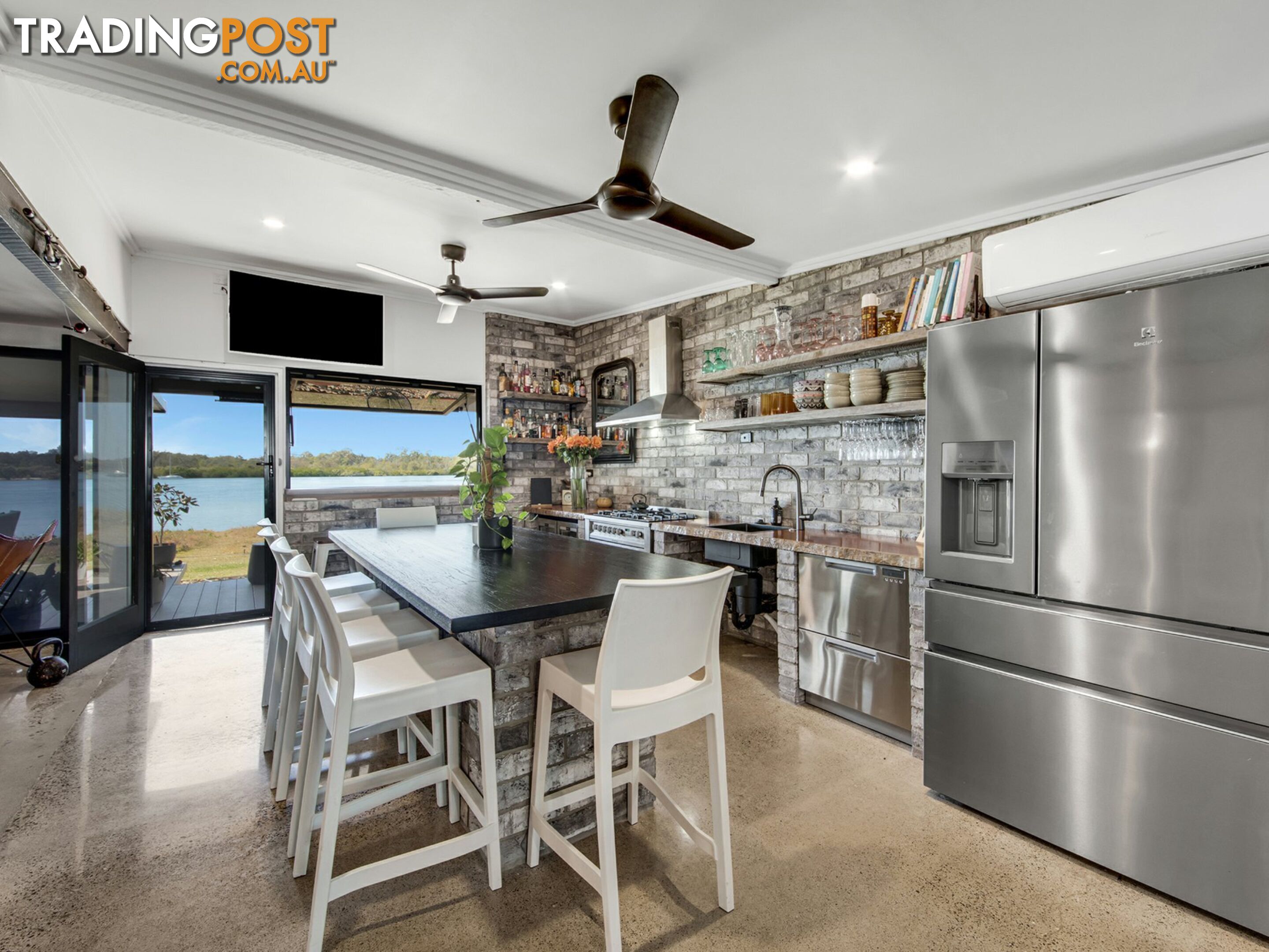 2 Island Esplanade BOYNE ISLAND QLD 4680