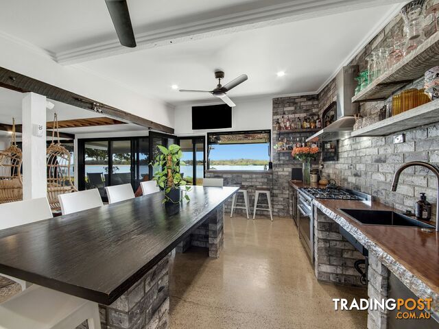 2 Island Esplanade BOYNE ISLAND QLD 4680