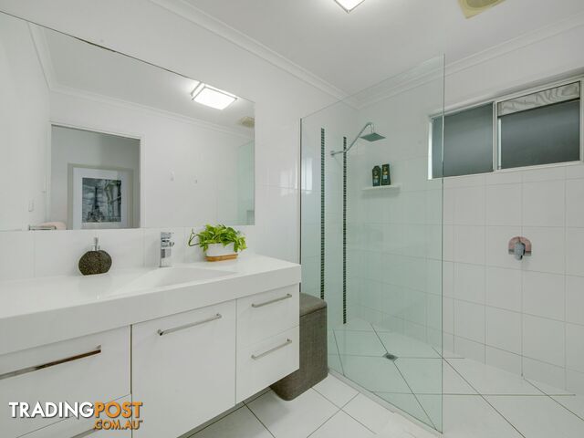 10 Benowa Court BOYNE ISLAND QLD 4680