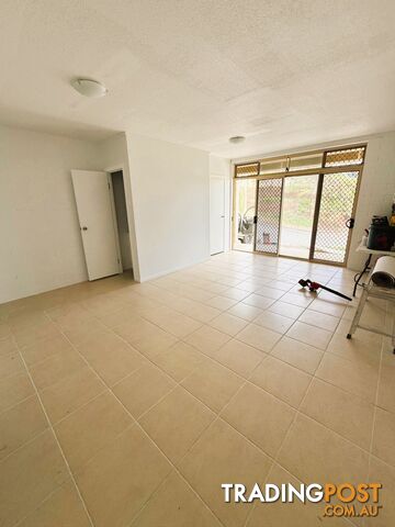 10 McCrudden Street WEST GLADSTONE QLD 4680 - photo 2 of 2