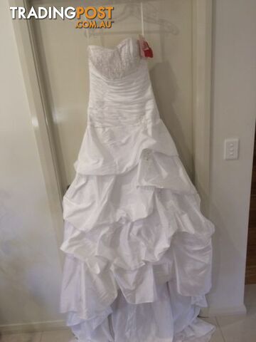 Beautiful bride wedding dress