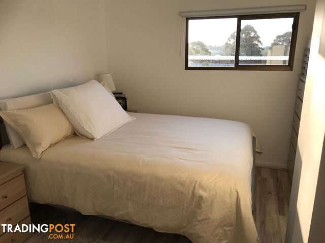 2 bedroom modern cabin house Tamboo River close to Metung, Lakes Entrance and Bairnsdale