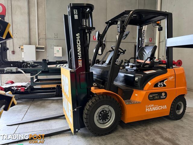 2.5t lithium powered forklift - photo 2 of 2