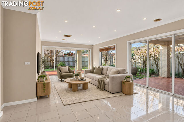 8 Mountainview Boulevard CRANBOURNE NORTH VIC 3977 - photo 3 of 21