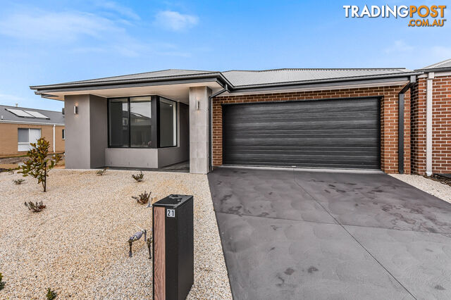 21 Monica Way BEACONSFIELD VIC 3807
