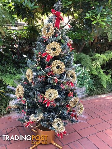 XMAS TREE WITH BUILD-IN FIBRR OPTIC LIGHTS. Instantly ready for XMAS