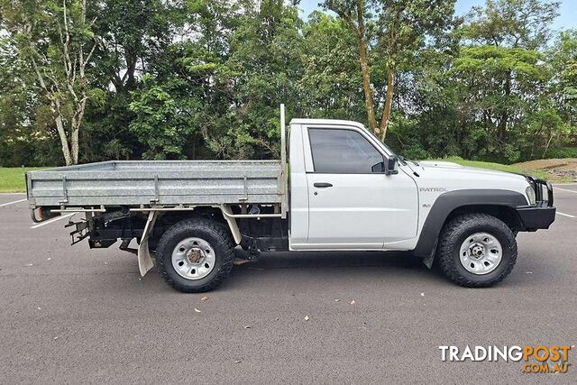 2011 NISSAN PATROL DX GU 6 CAB CHASSIS - photo 2 of 9