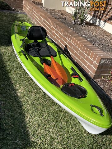 Kayak Hurricane Skimmer 206 with light weight split paddle and gas filled vest.