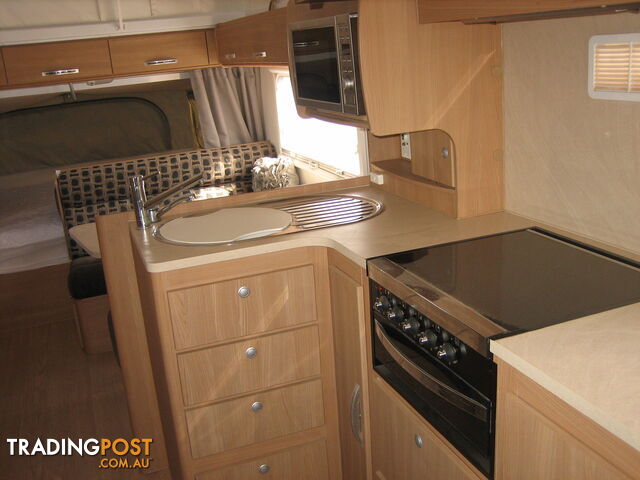 2014 Jayco Expanda Poptop 17.56-1 - photo 5 of 11