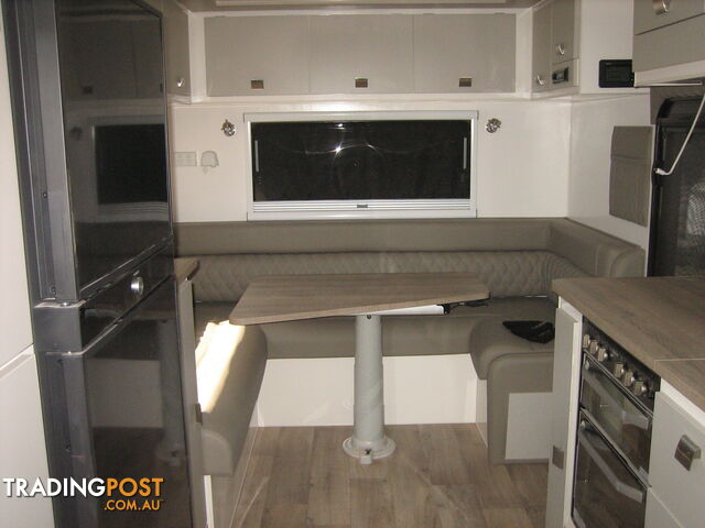 2024 Essential Cruiser V10 Club - photo 4 of 6