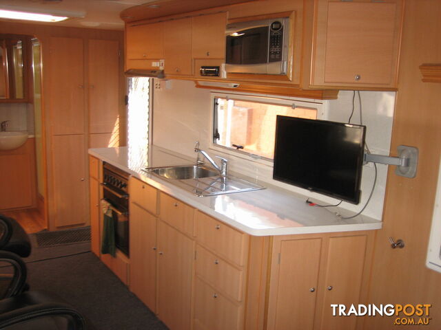 2011 Montana Sapphire - photo 4 of 8