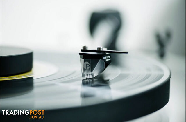 ProJect XA B Turntable with Pick It PRO Balanced Cartridge