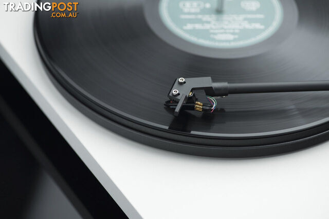 Pro-Ject Primary E Turntable with OM Cartridge