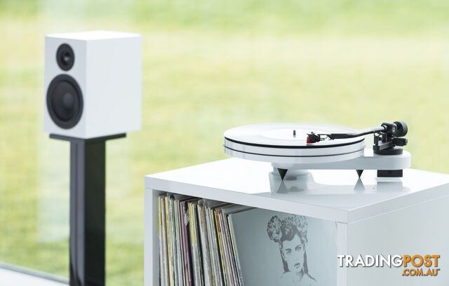 ProJect RPM 1 Carbon Turntable with Ortofon 2M Red Cartridge - photo 4 of 4