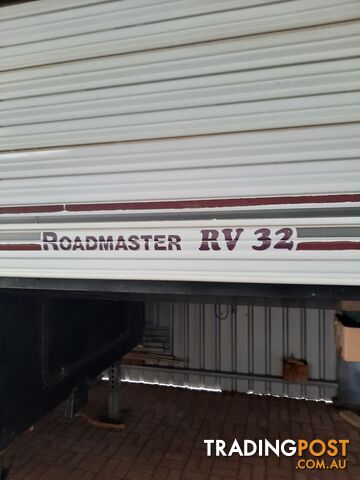 1986 Roadmaster RV32 Caravan