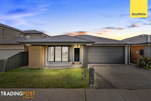 19 Reston Way STRATHTULLOH VIC 3338