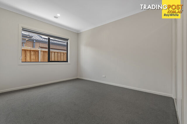 8 Shangrala Road THORNHILL PARK VIC 3335