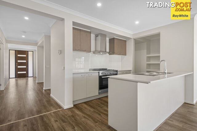 8 Shangrala Road THORNHILL PARK VIC 3335