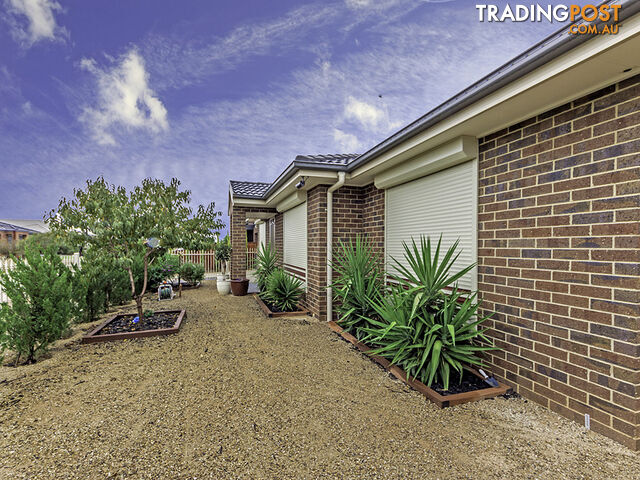 4 Lotus Place BROOKFIELD VIC 3338