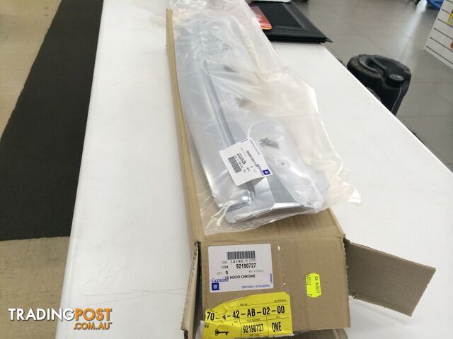 Genuine Holden Commodore VE Calais Chrome Bonnet Molding Kit GM92190727 - photo 2 of 2