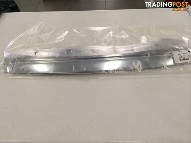 Genuine Holden Commodore VE Calais Chrome Bonnet Molding Kit GM92190727