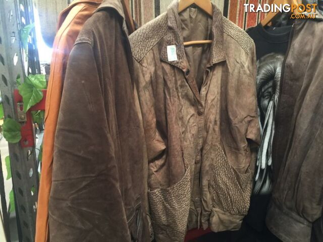 10 vintage leather jackets $90 - photo 5 of 9