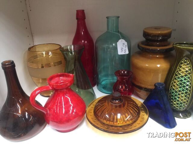 Assorted retro vintage glassware